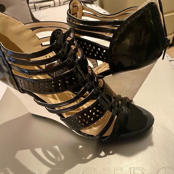 Open Toe Cutout Caged Wedge Heels - Picture 3 of 6